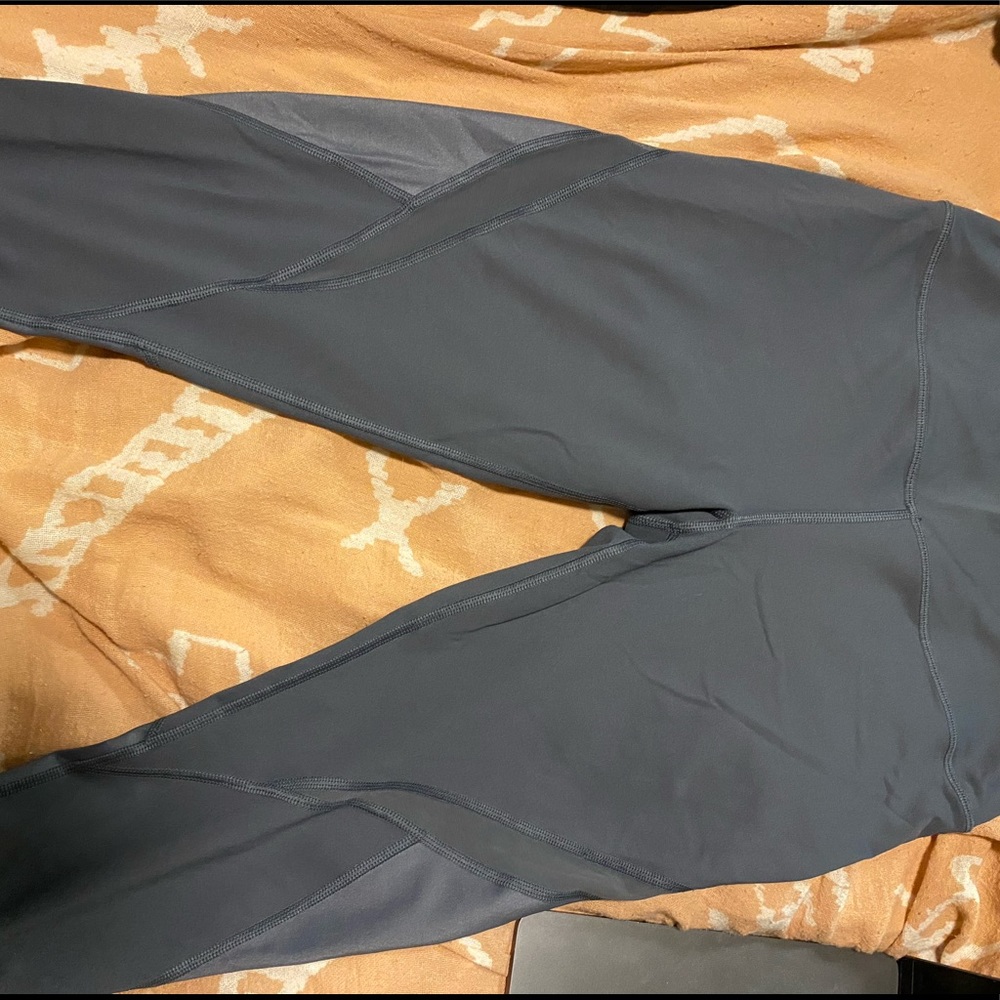 Knockout Victoria’s Secret Sport Crop Legging